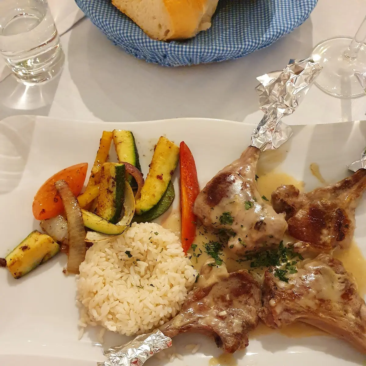 Lammkotelettes Mit Reis Und Gemüse