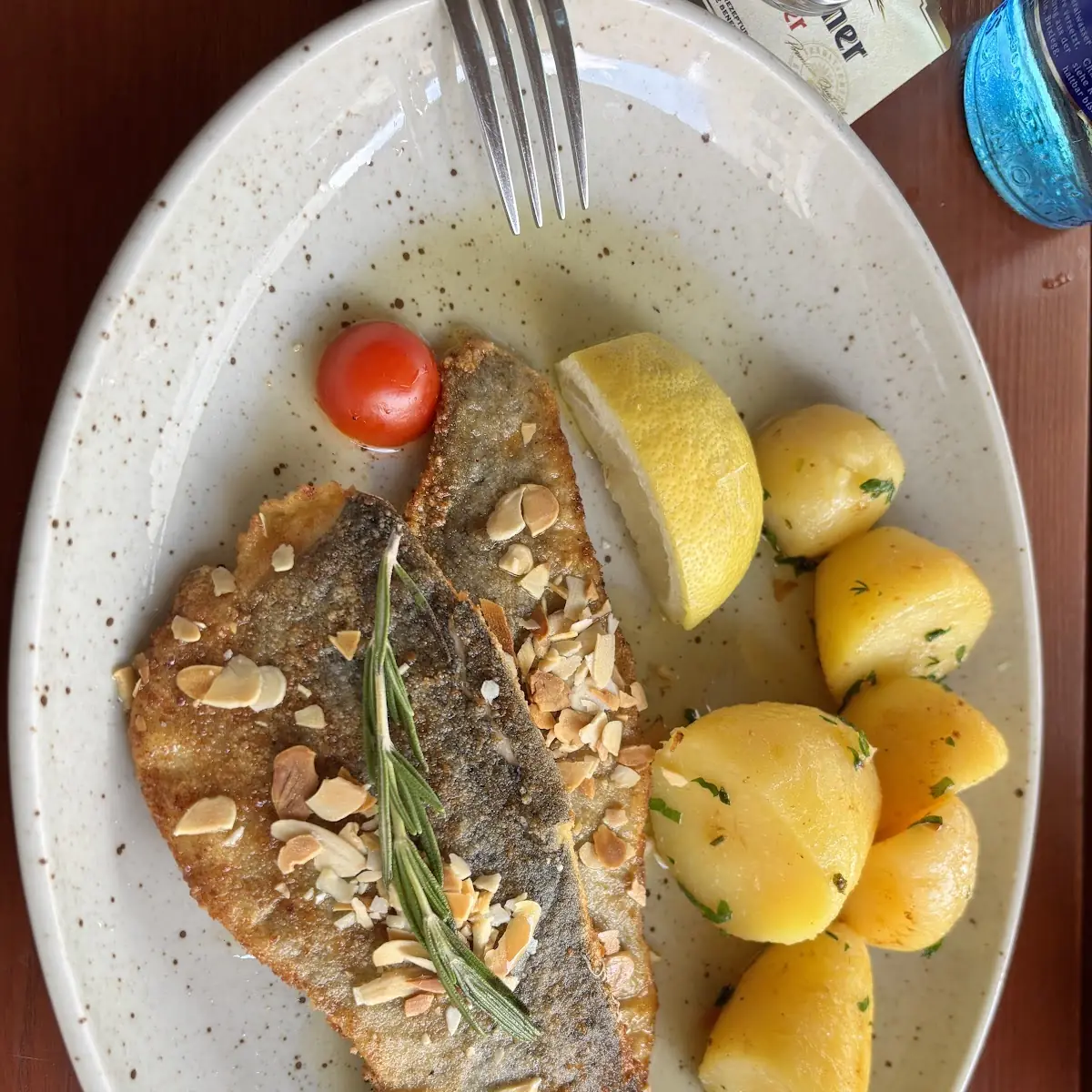 Forellenfilet Müllerin Mit Petersilienkartoffeln Und Mandelbutter