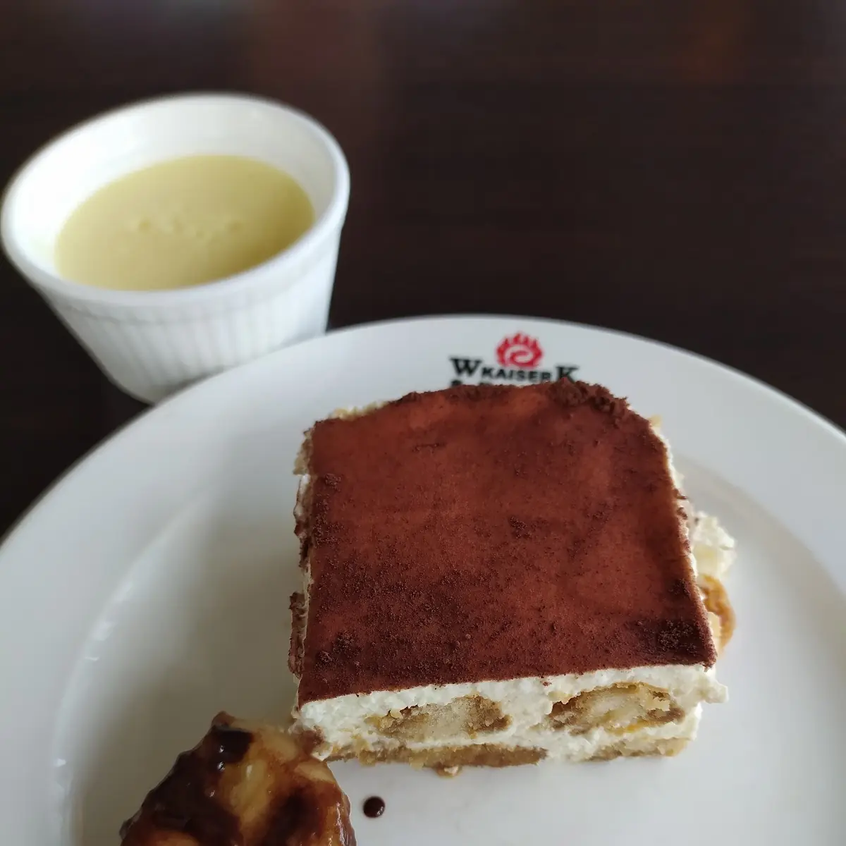 Tiramisu Cake