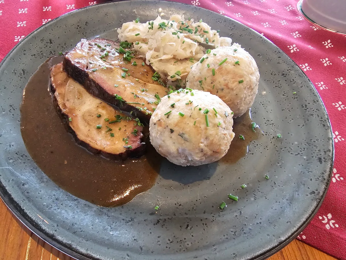 Smoker Schweinebraten Mit Semmelknödel Und Kraut