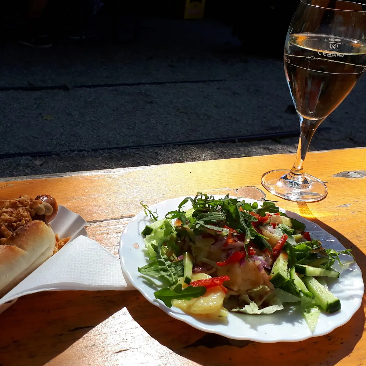 Berner Hotdog Mit Salat