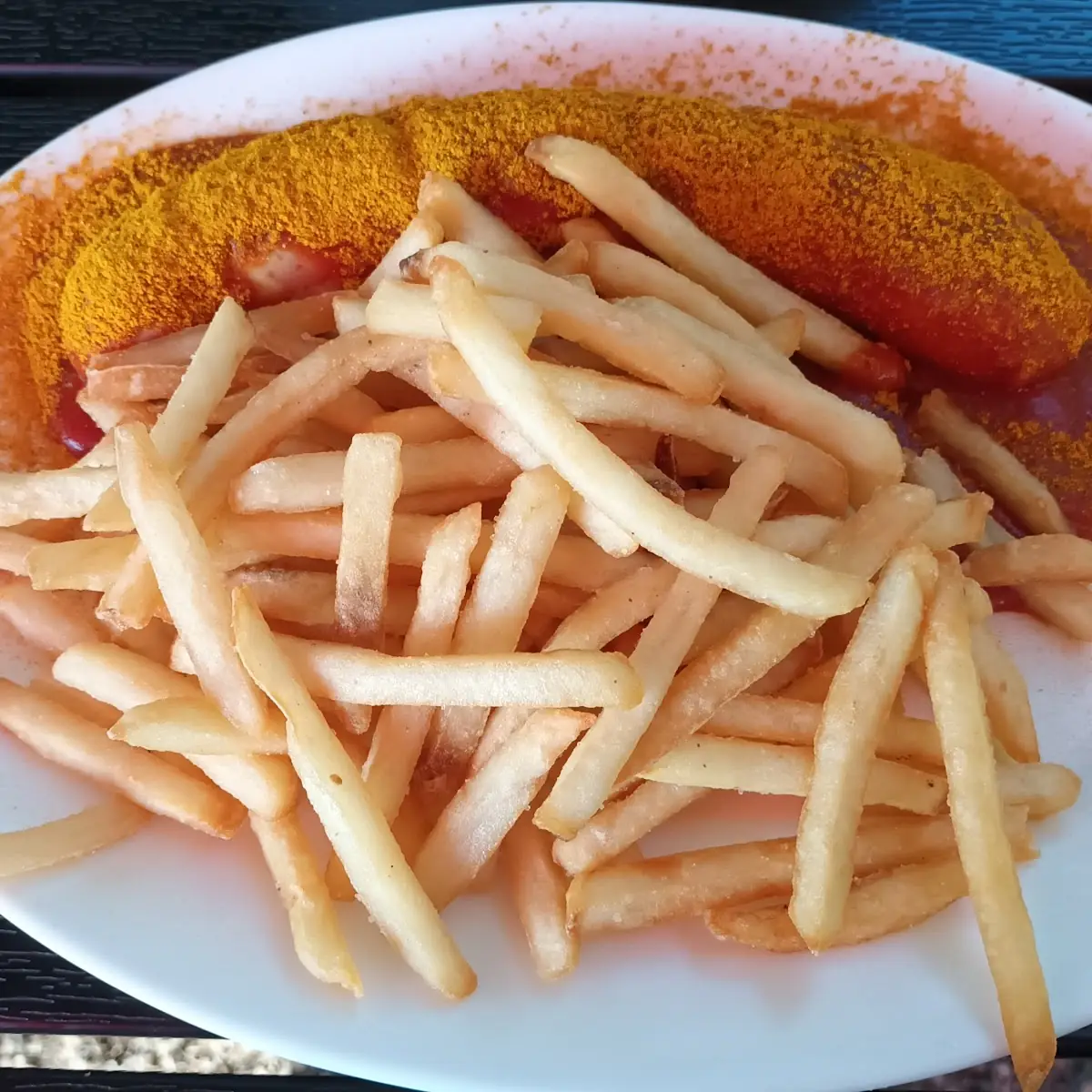 Currywurst Mit Pommes