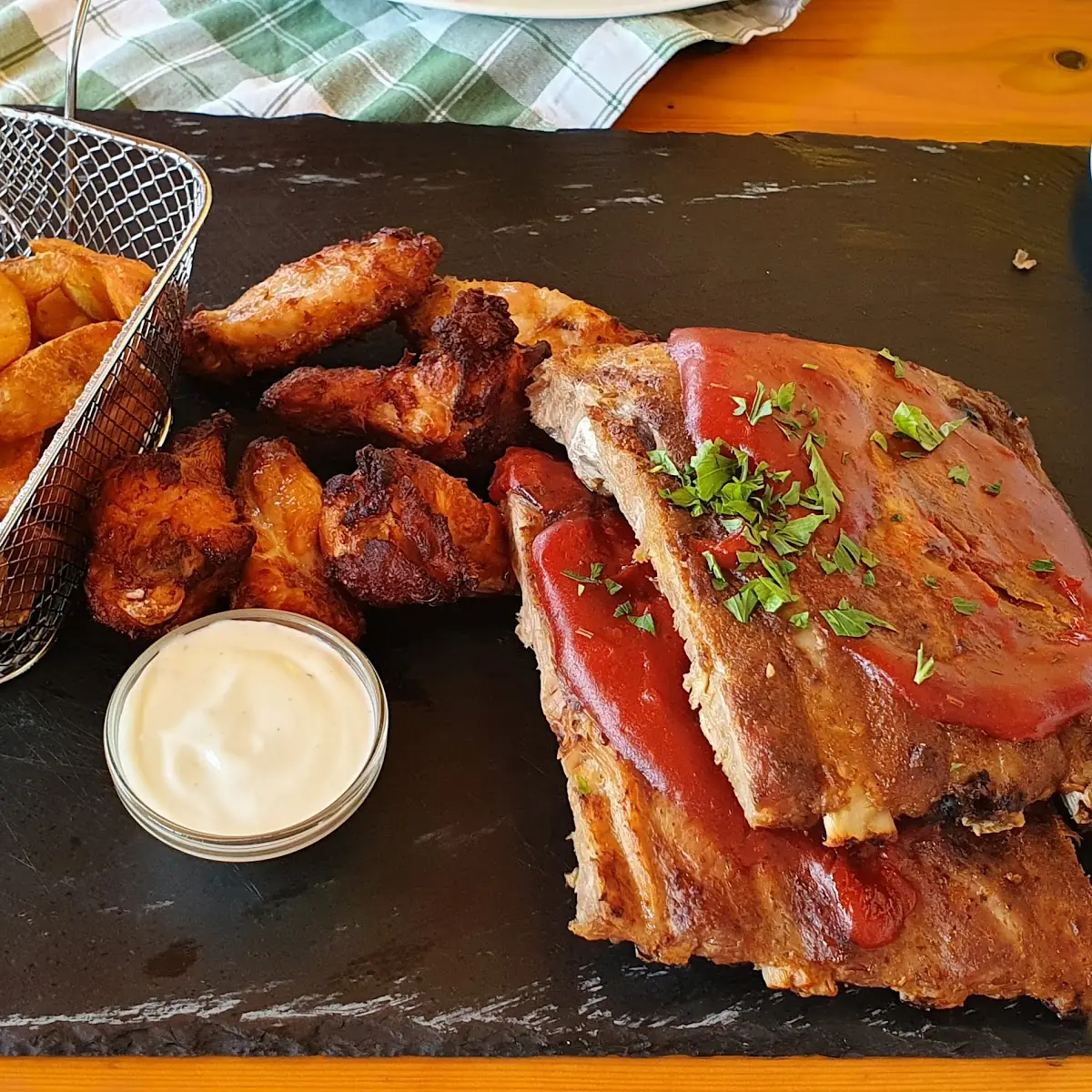Spare Ribs & Chicken Wings