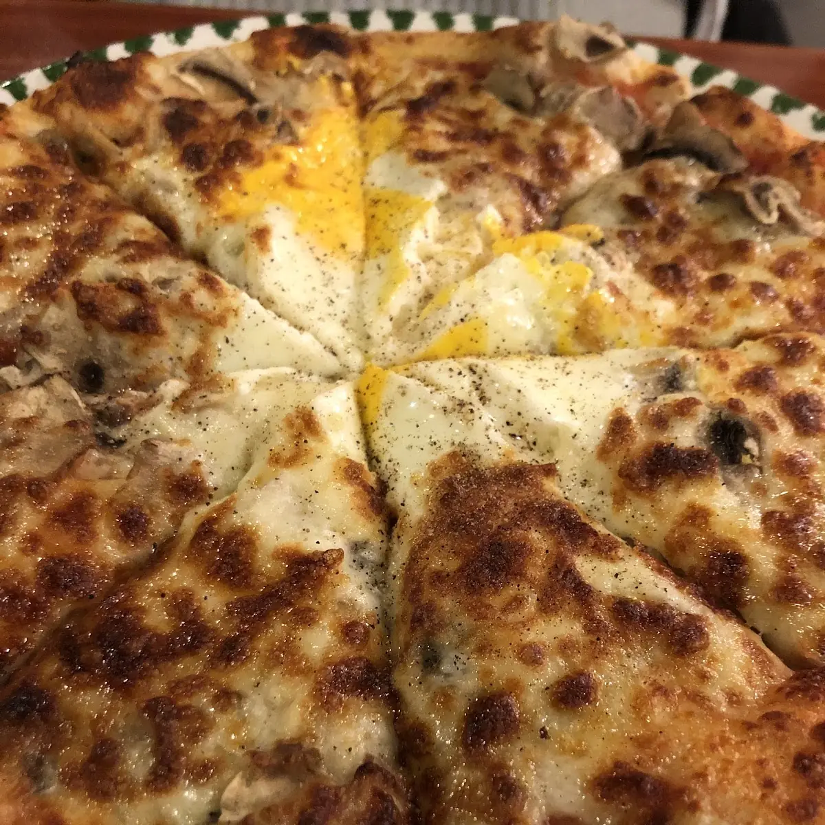Pizza Funghi Mit Ei