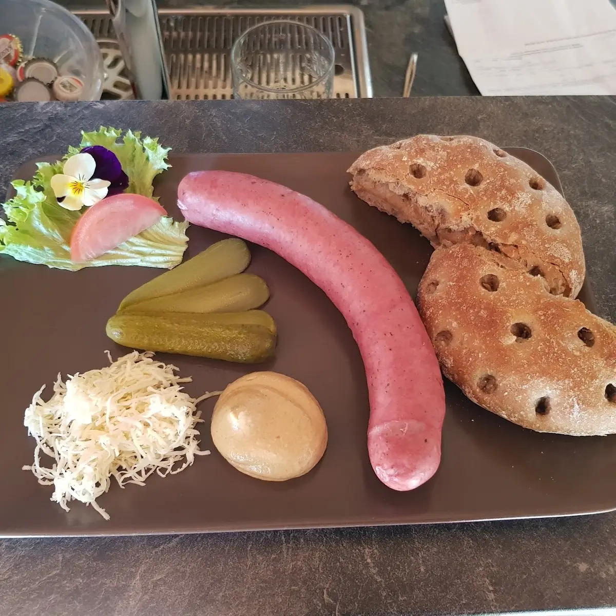 Hauswurst Mit Vinchgerl Grän Und Senf