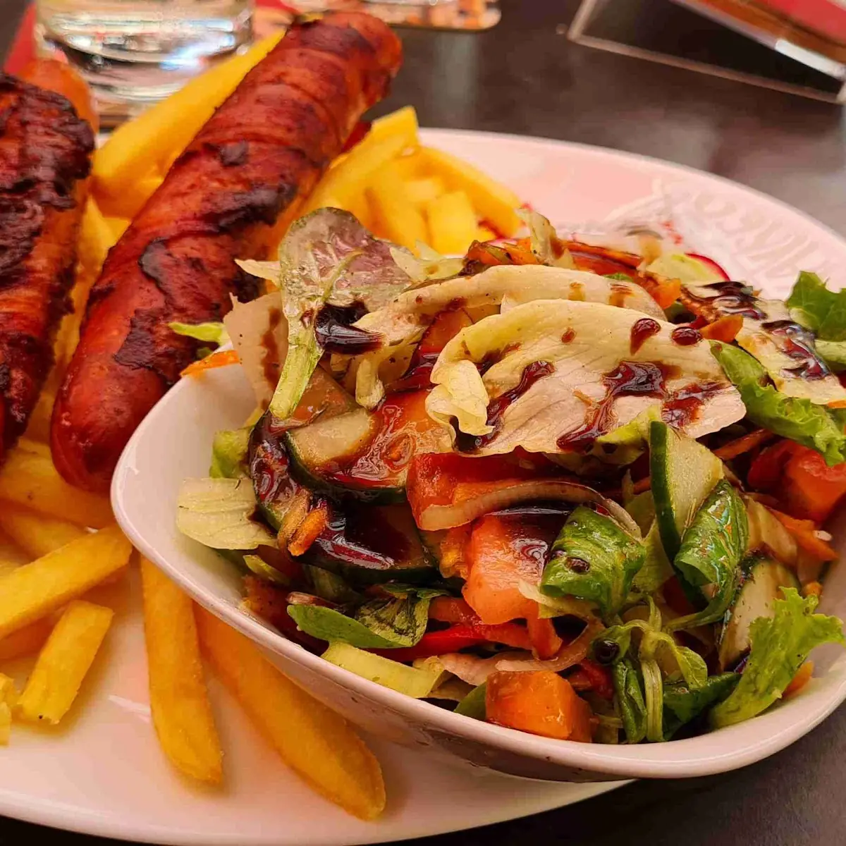 Berner Würstel Mit Pommes