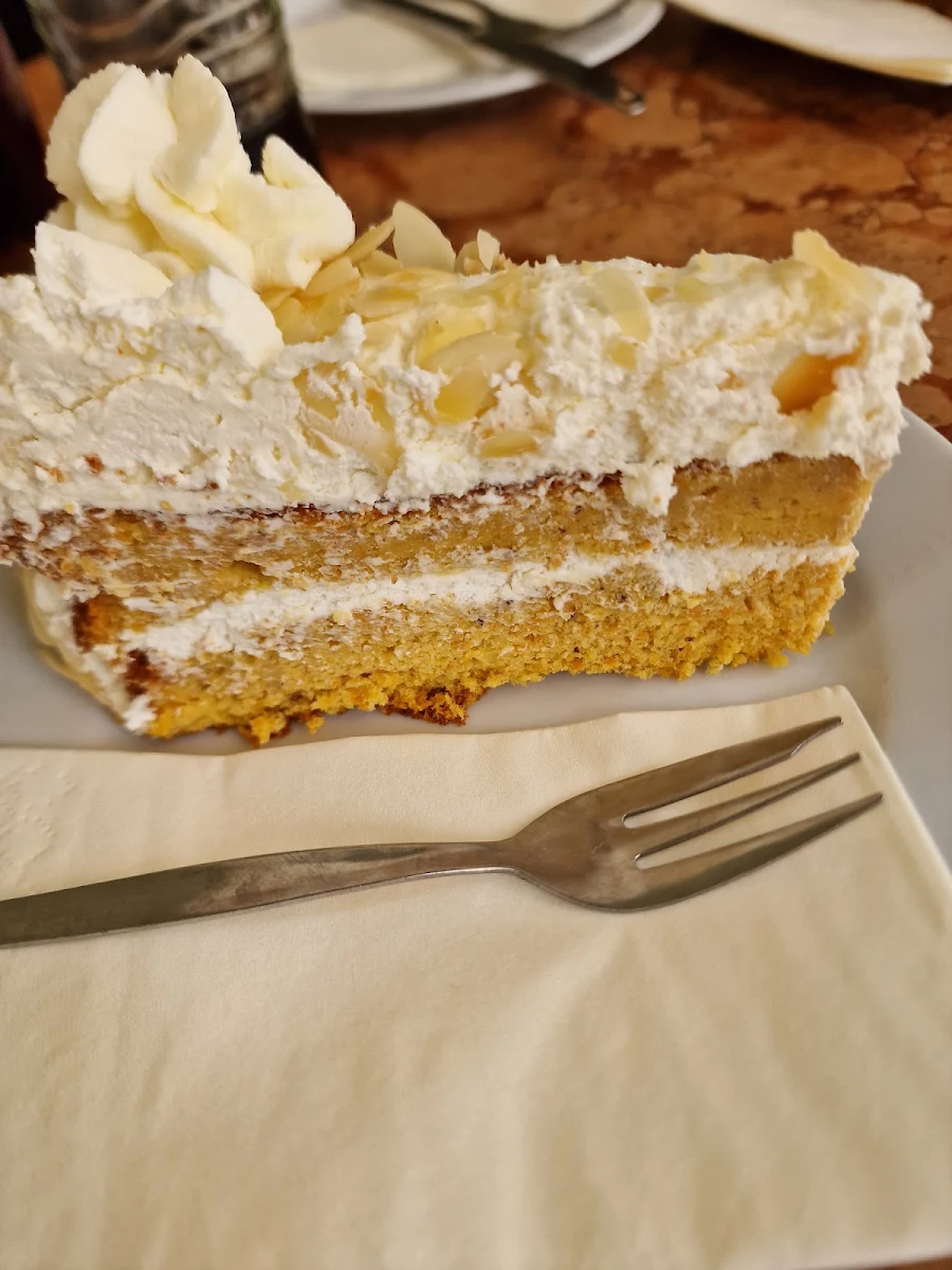 Karotten-nuss Torte Mit Mascarpone