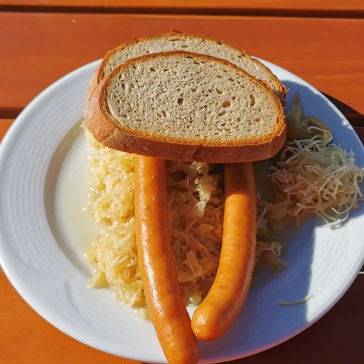 St Johanner Würstel Sehr Wohlschmeckende Mit Gekochtem Kraut