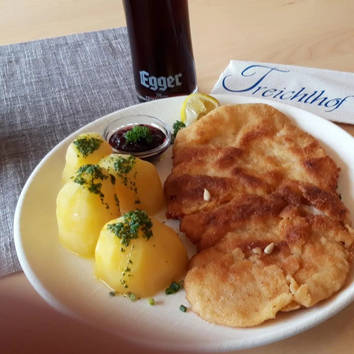 Wiener Schnitzel Mit Salzkartoffeln