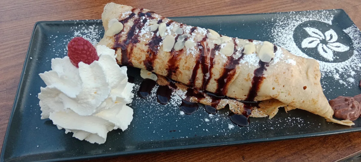 Palatschinken Mit Eis Und Schlagobers