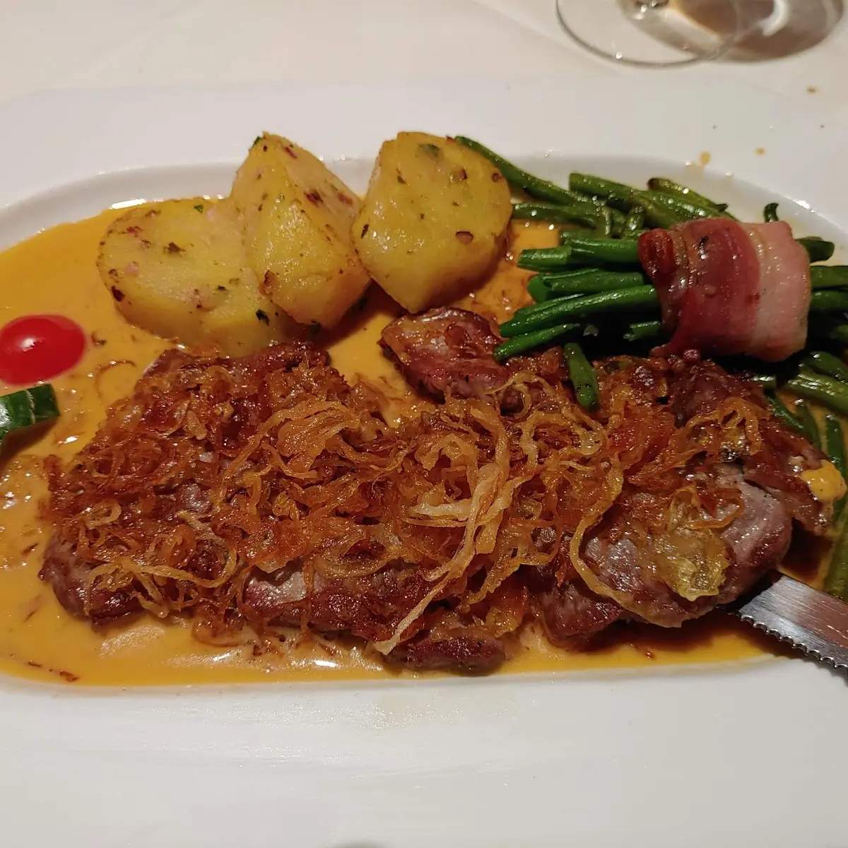 Beiried Schnitte Mit Zwiebeln