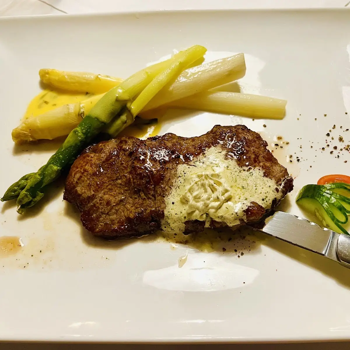 Beiriedsteak Mit Frischem Spargel