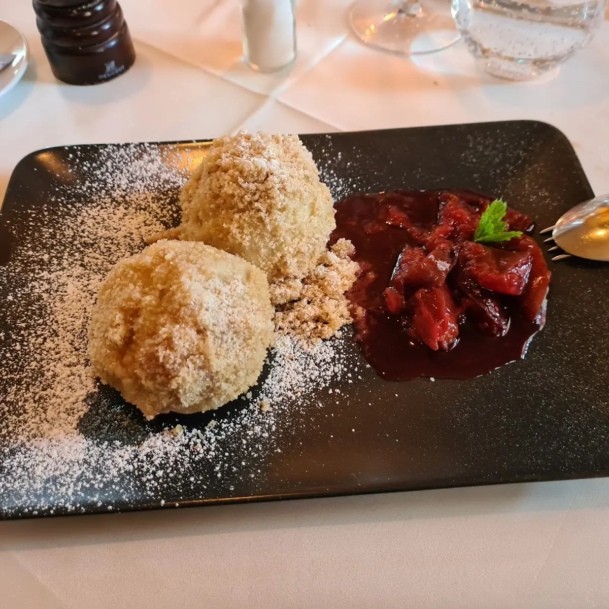 Tschwetschgen Knödel Mit Vanilleglace
