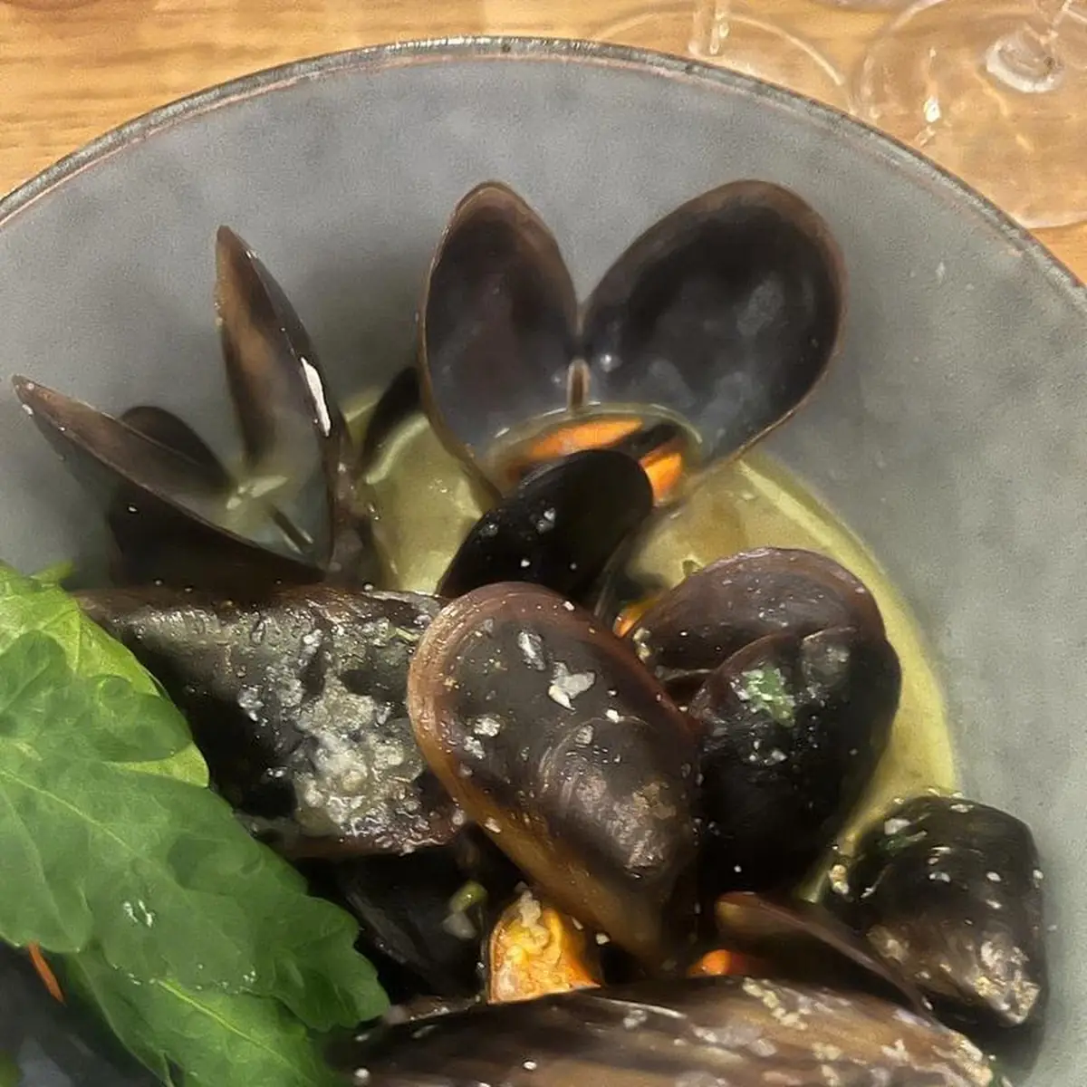 Mussels with Garlic Sauce