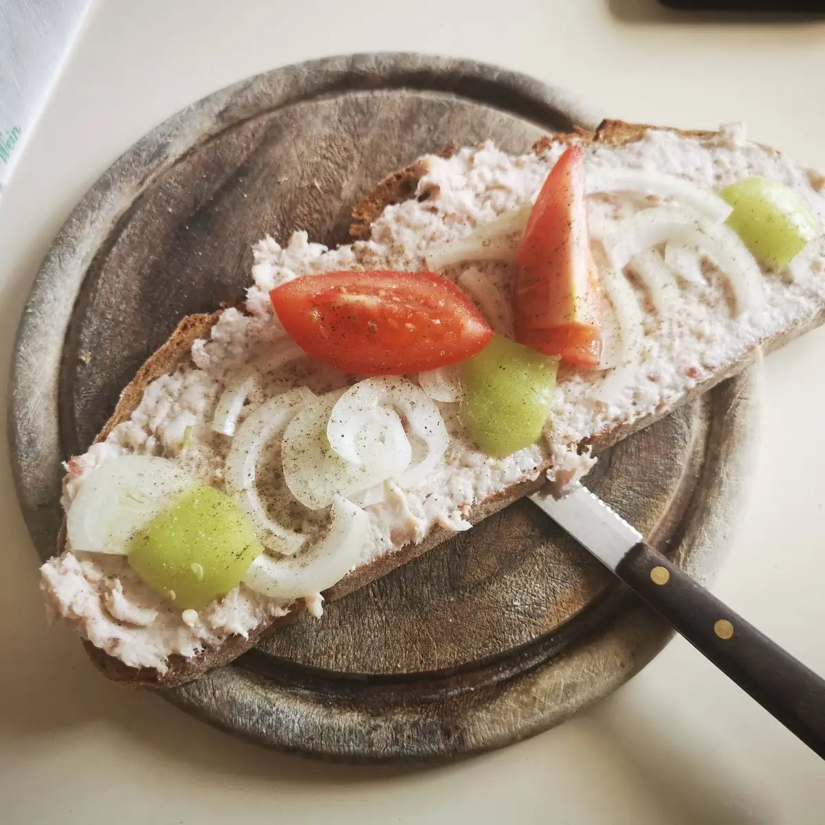 Verhackert Brot