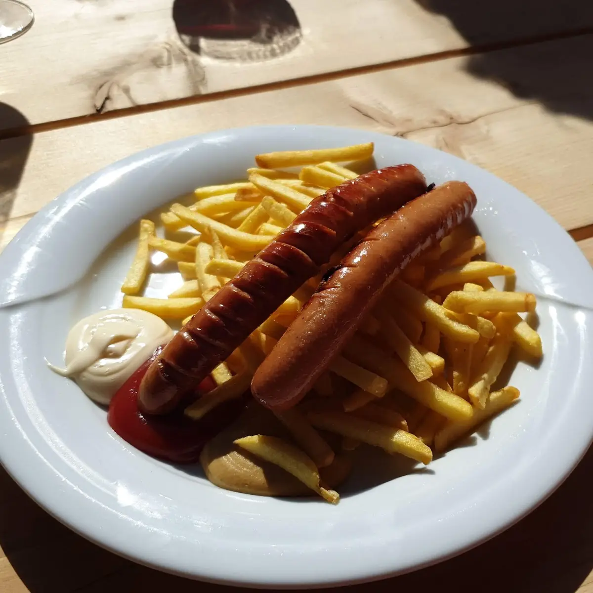 Würstl Mit Pommes