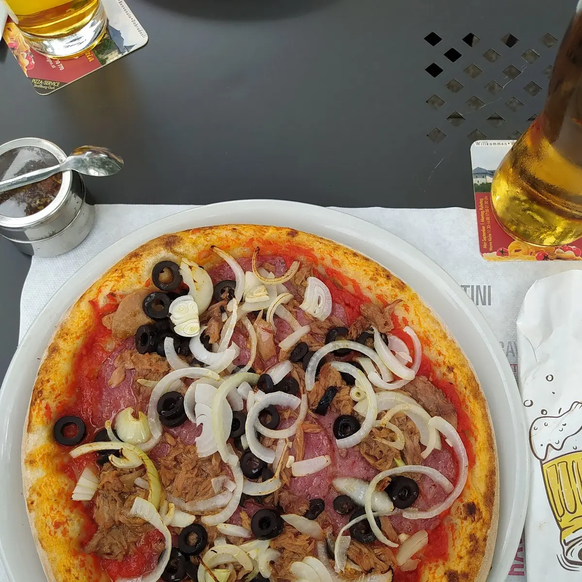 Pizza Tonno Ohne Mozzarella Mit Extra Salami