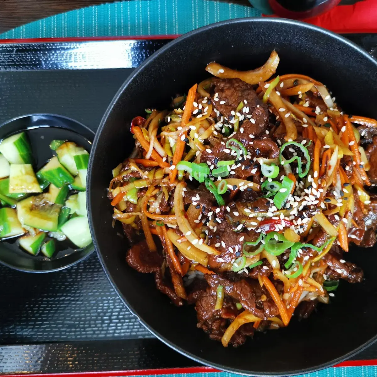 Bulgogi Bowl Mariniertes Rindfleisch Mit Zwiebeln Auf Reis