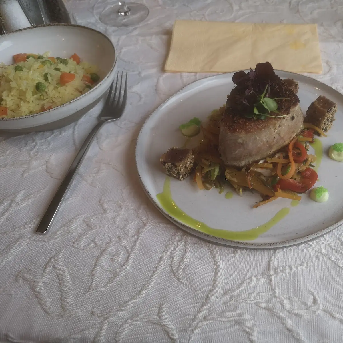 Thunfisch Steak Mit Gemüse Und Reis