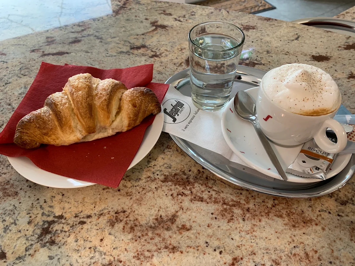 Cornetto E Cappuccino
