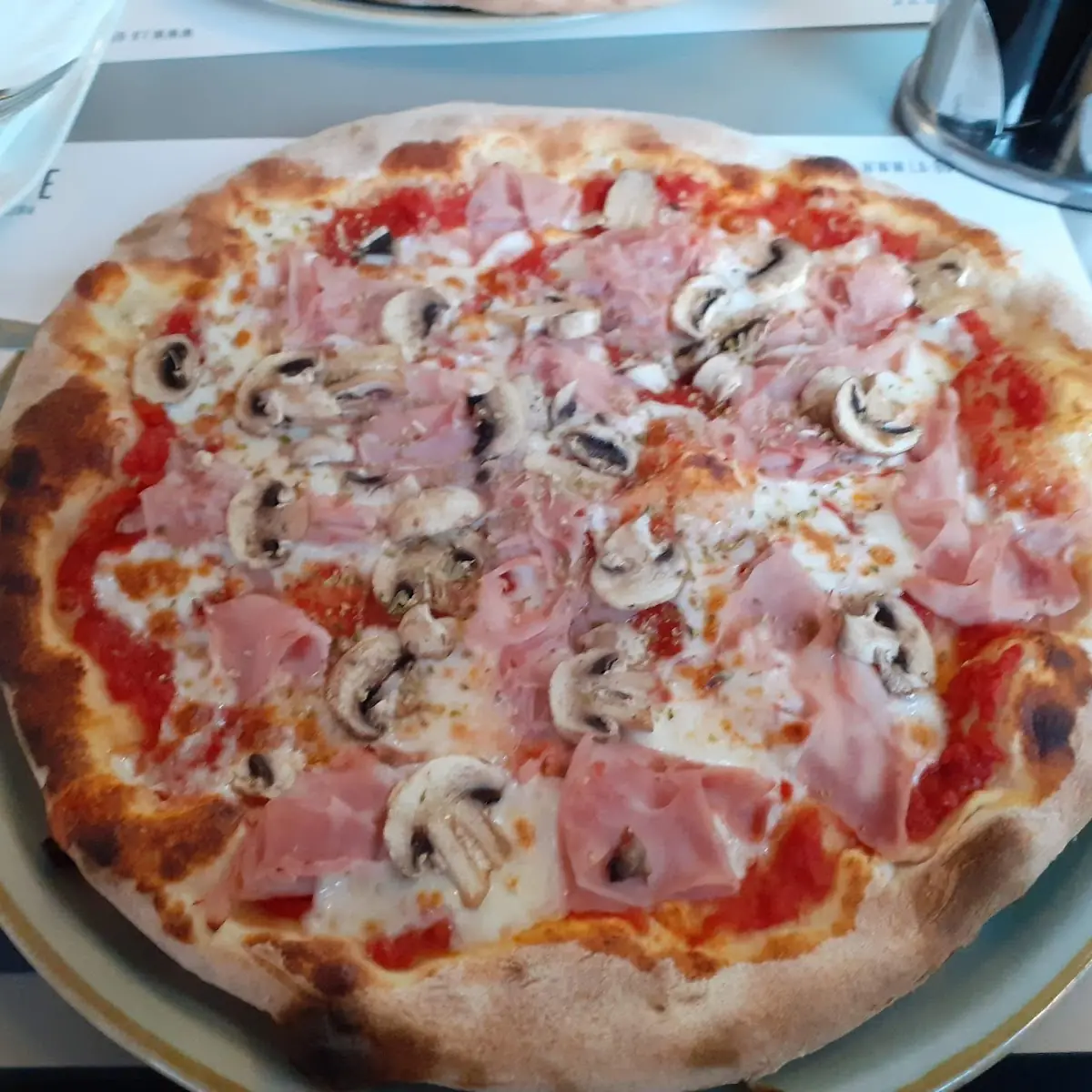 Pizza Prosciutto E Funghi