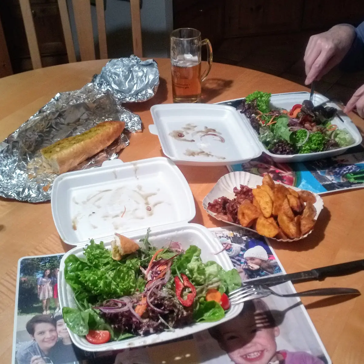 Bauernsalat Mit Erdäpfelspalten Und Speck
