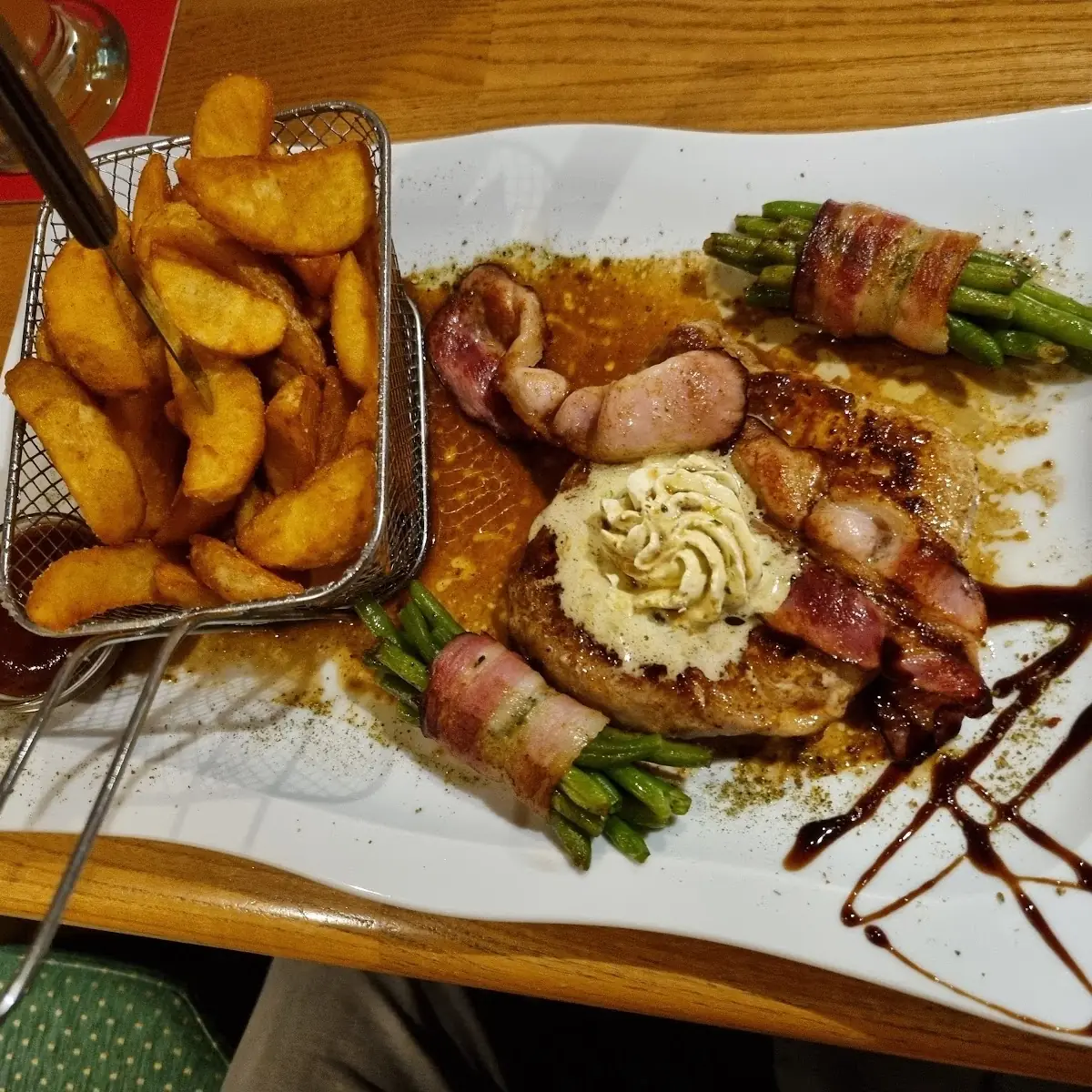 Holzfällersteak Mit Steakkartoffeln U Bohnen
