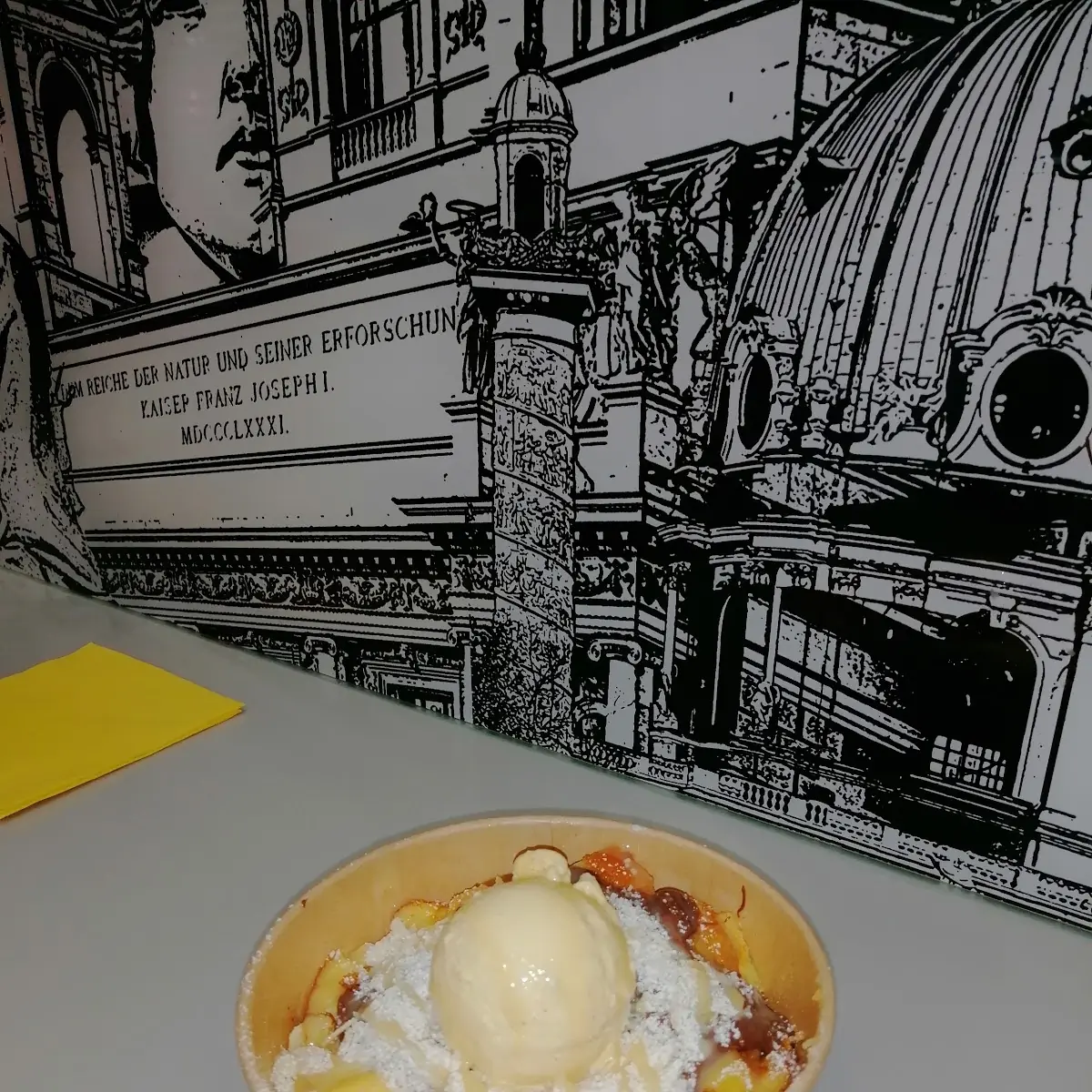 Kaiserschmarrn Mit Erdbeere Und Blaubeuren