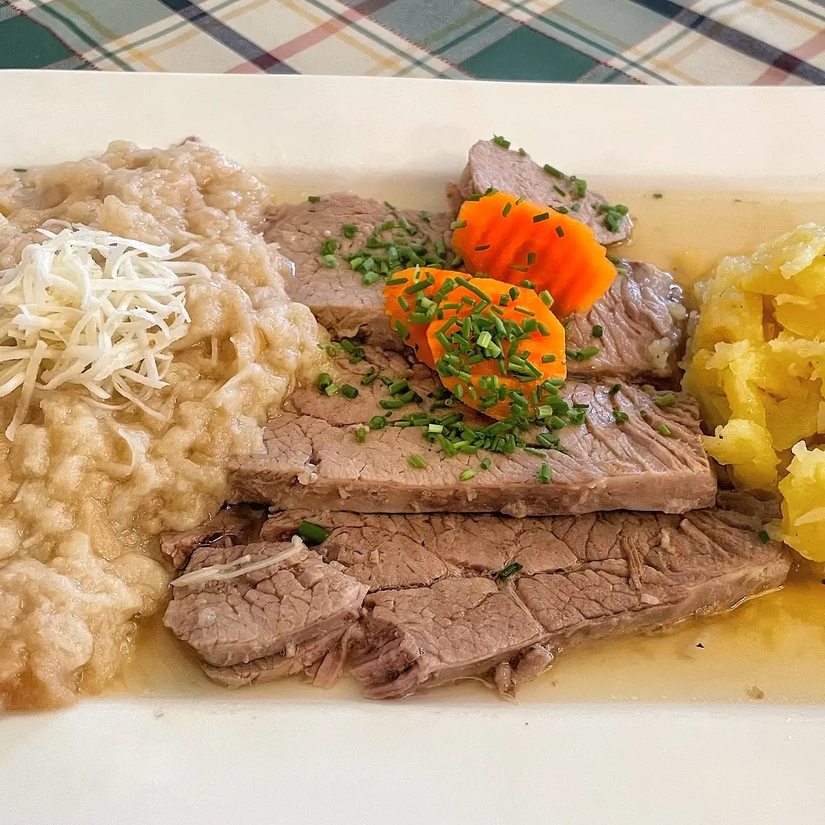 Tafelspitz Mit Semmelkren Und Röstkartoffeln
