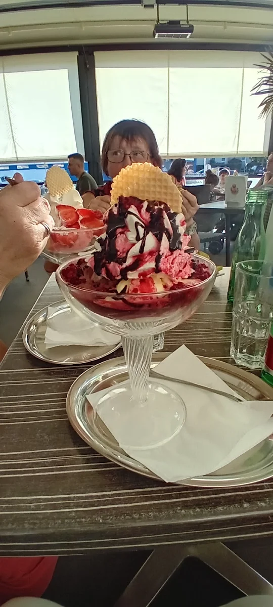 Eisbecher Heisse Liebe