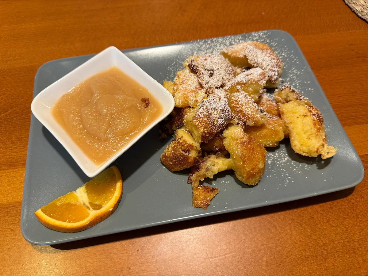Hausgemachter Kaiserschmarrn Mit Apfelmus