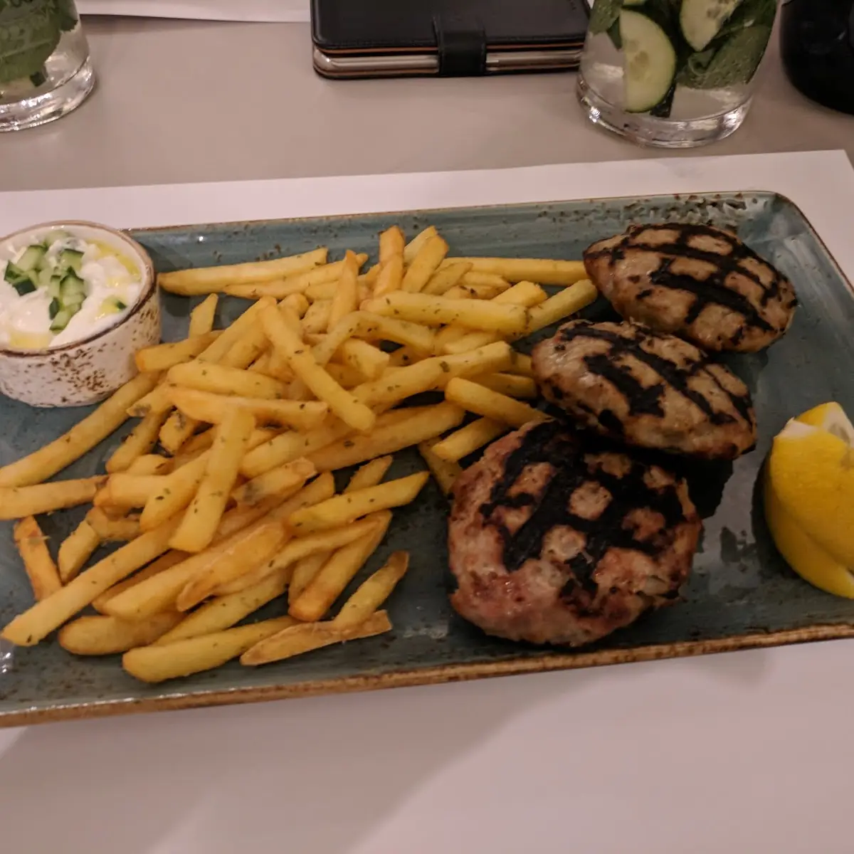 Faschiertes Mit Pommes