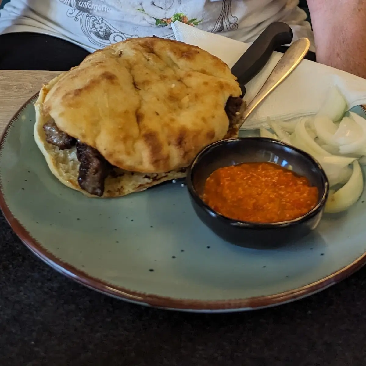 Pljeskavica Mit Käse