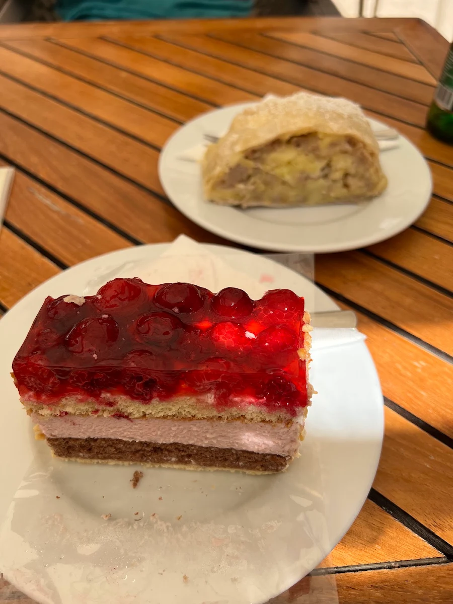 Himbeerschnitte Und Cremeschnitte