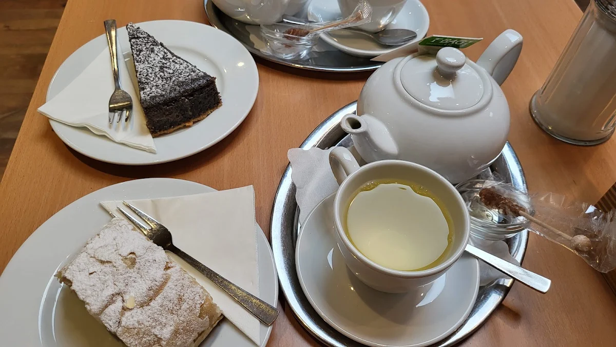 Kuchen & Tee