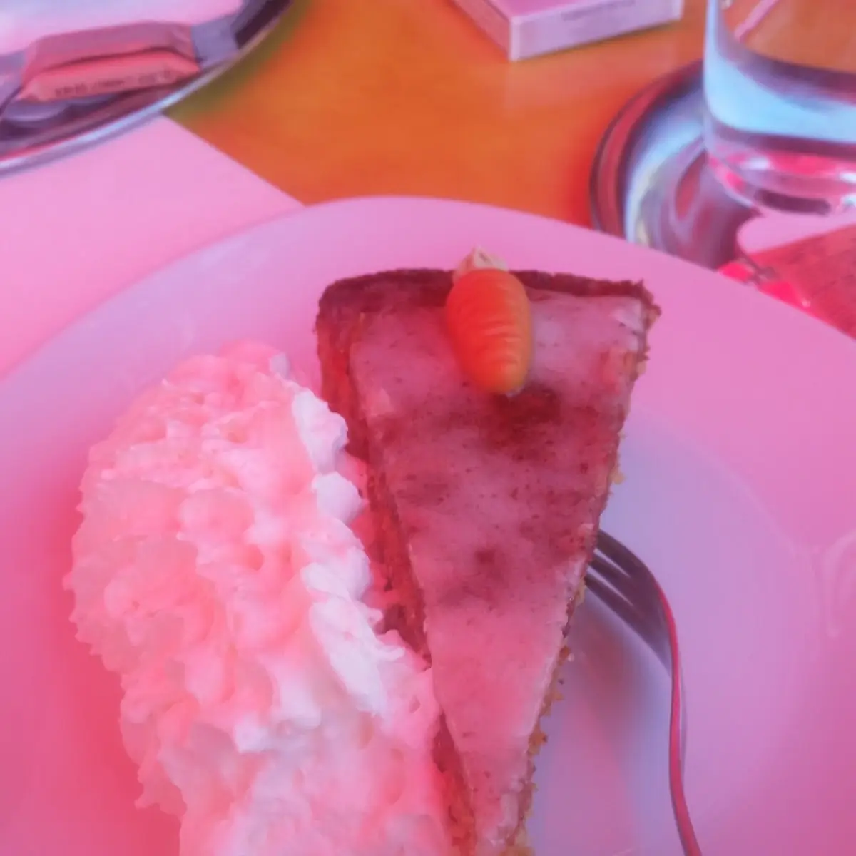 Selbstgemachte Rüblitorte