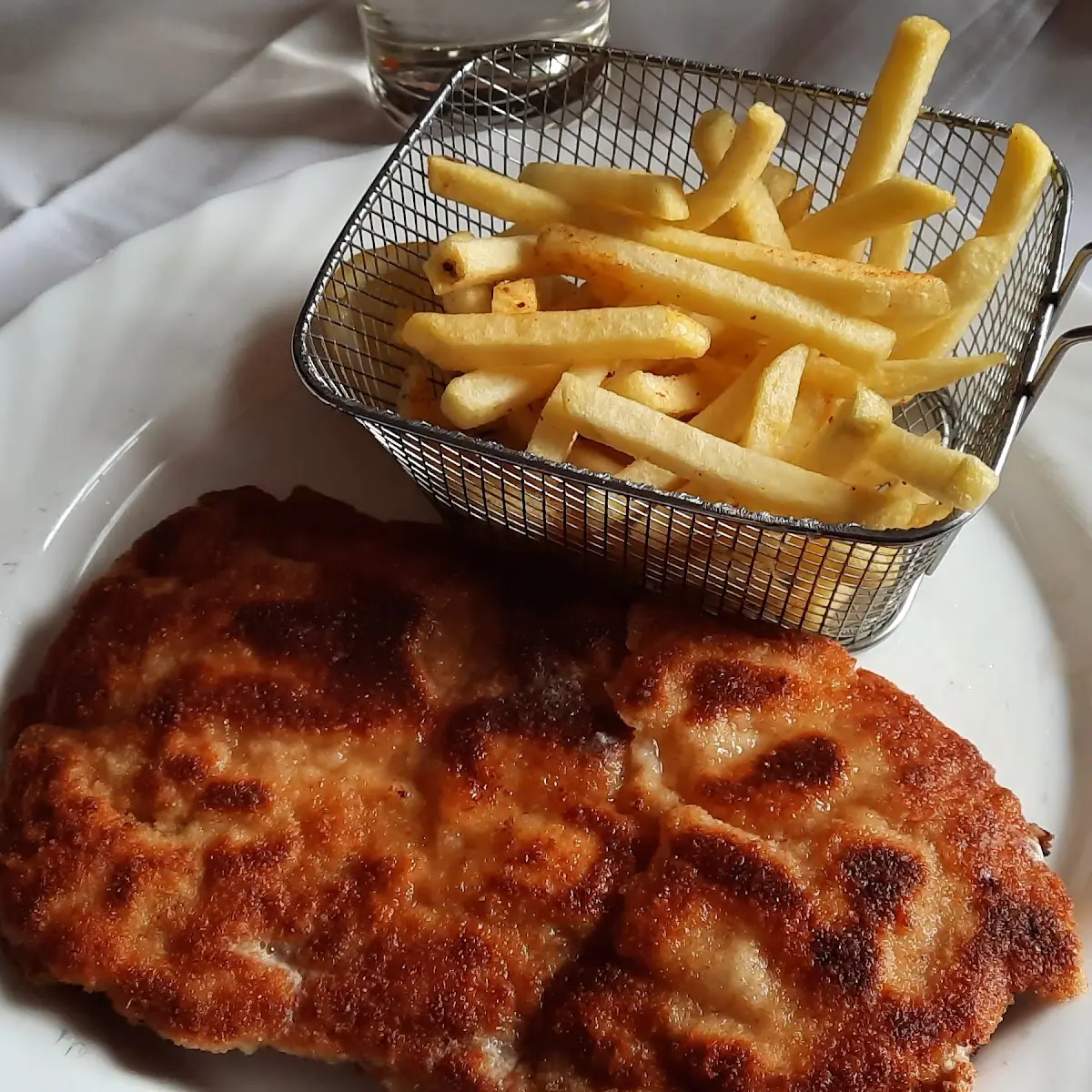 Wiener Schnitzel Mit Pommes Frites