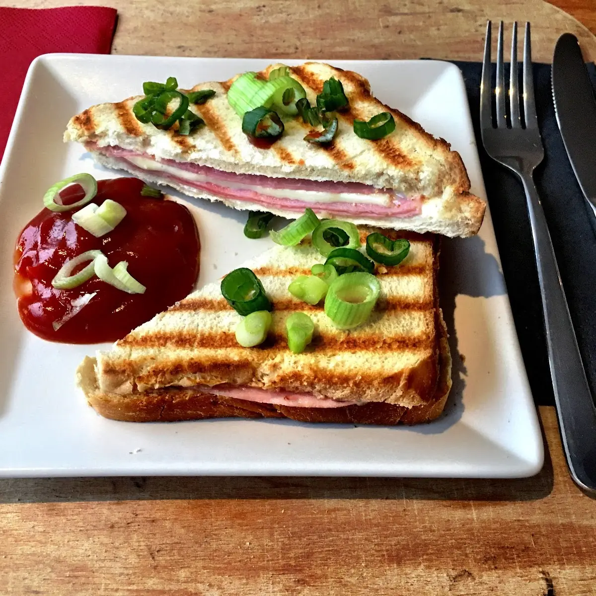 Schinkenkäsetoast