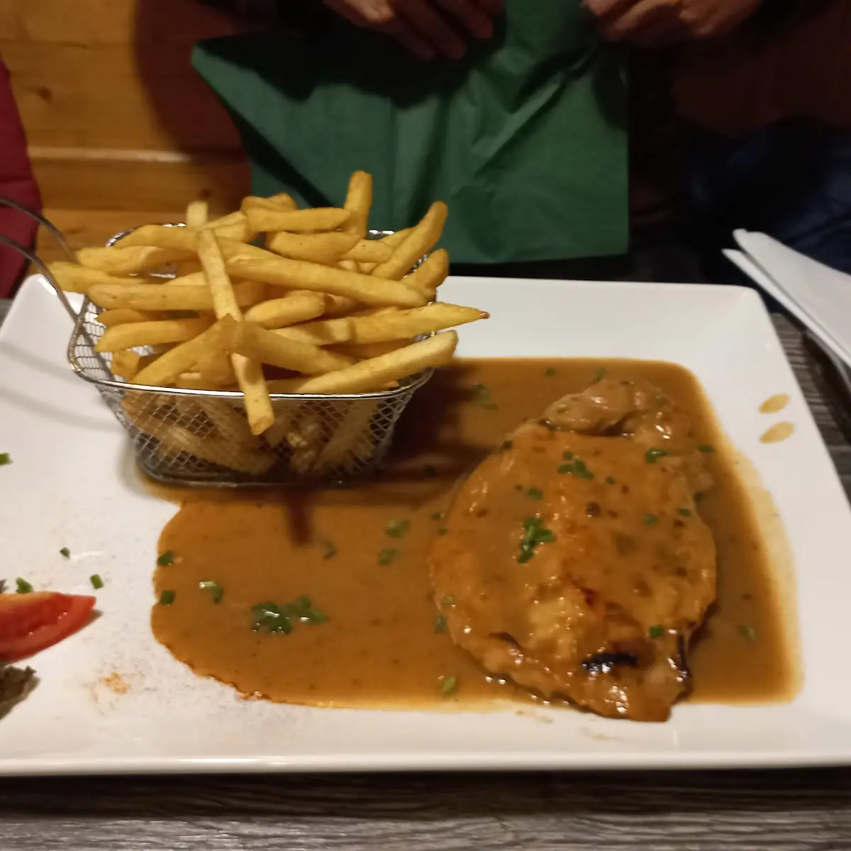 Hühnerfilet Natur Mit Saft Und Pommes Frites