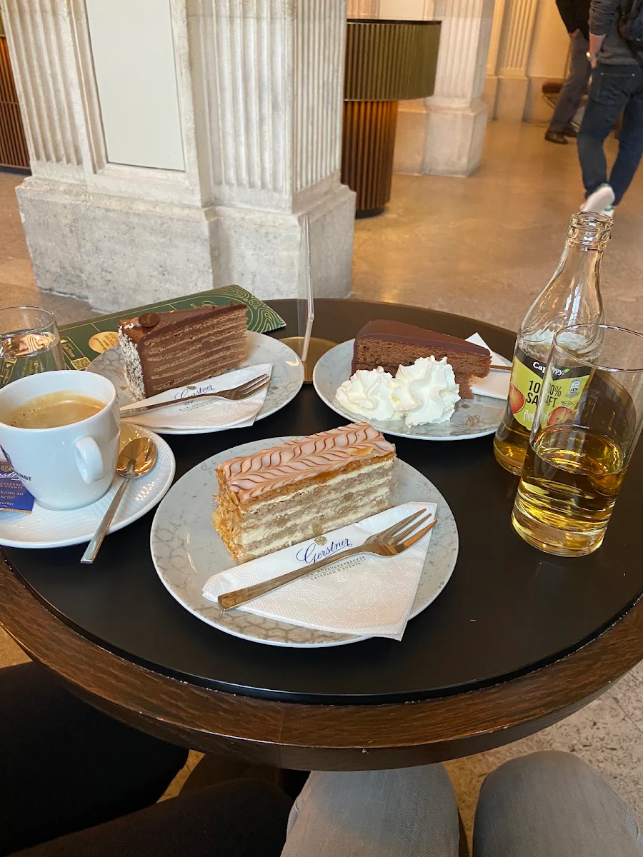 Gerstner Torte Esterhazy Schnitte Und Sacher Torte