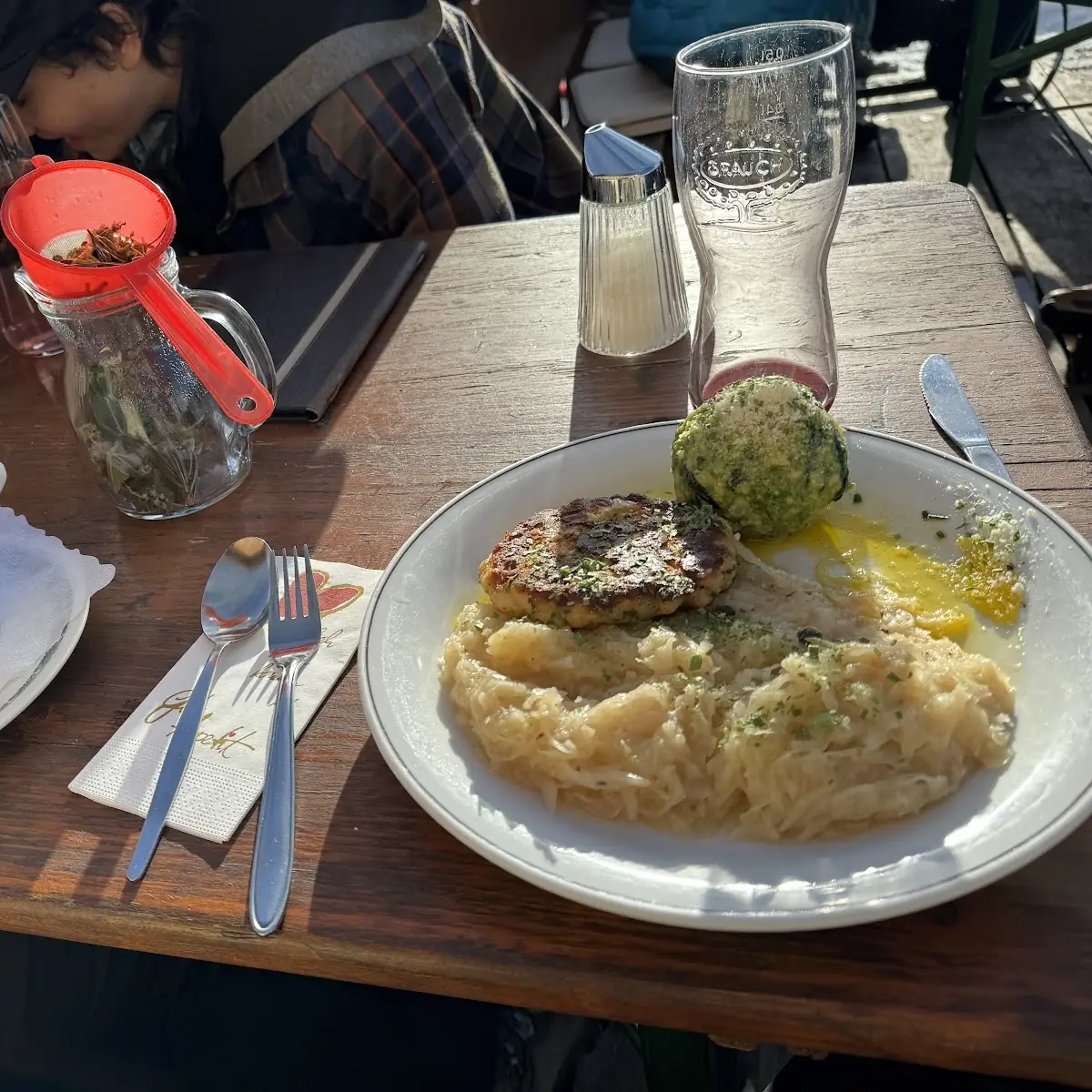 Kaspress & Spinatknödel Auf Kraut