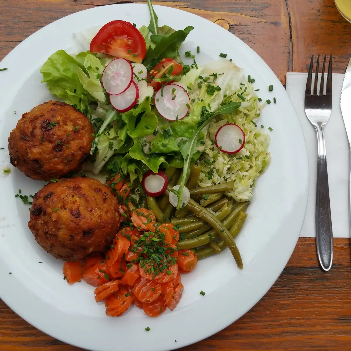 Speckknödel Mit Salat