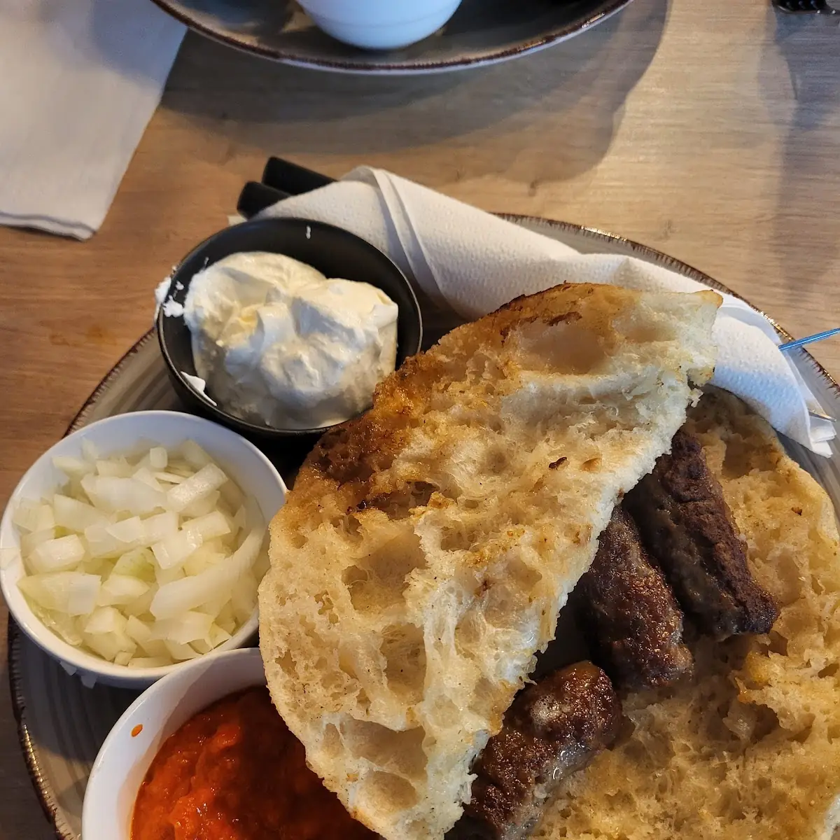 5 Ćevapi Mit Kajmak