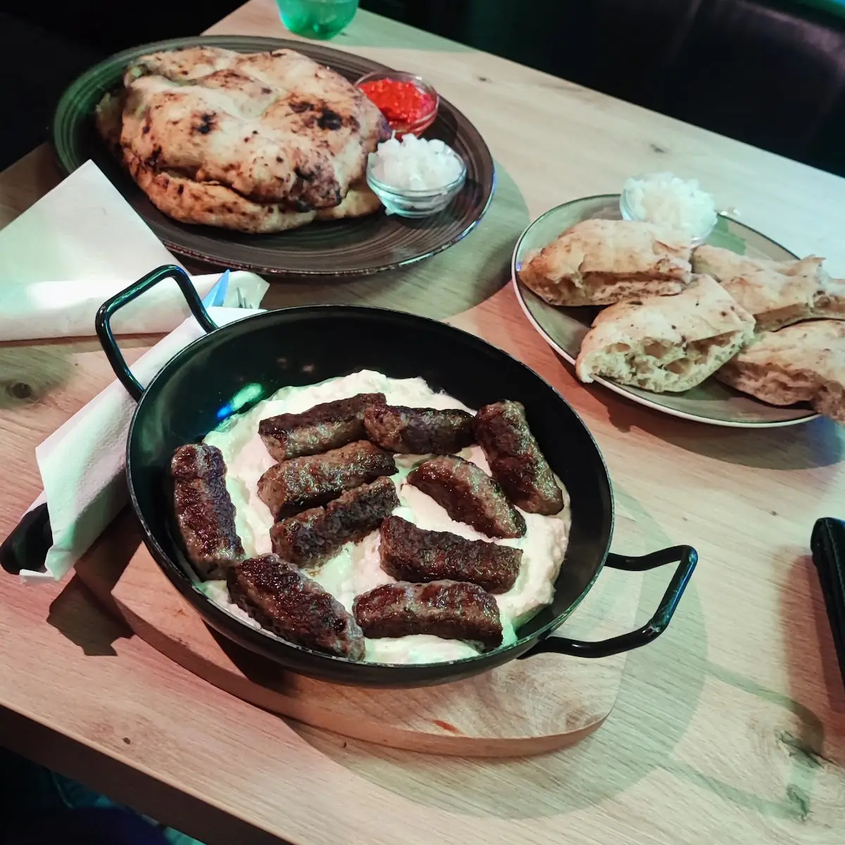Ćevapi U Kajmaku