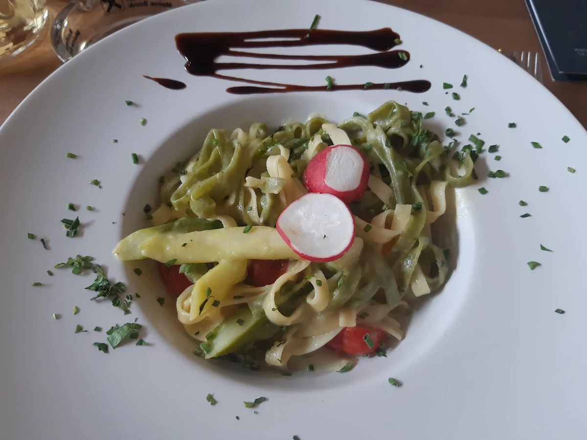 Tagliatelle Mit Spargel Und Limetten Creme Soße