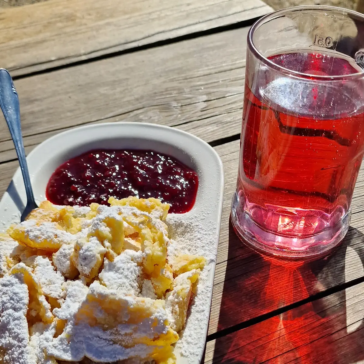 Kaiserschmarrn Mit Preiselbeeren Und Skiwasser