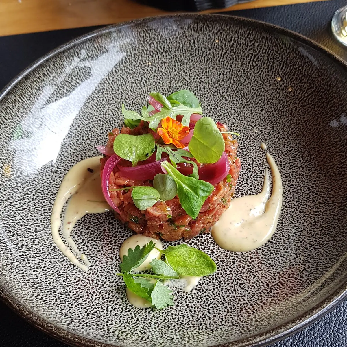 Beef Tatar Mit Brot