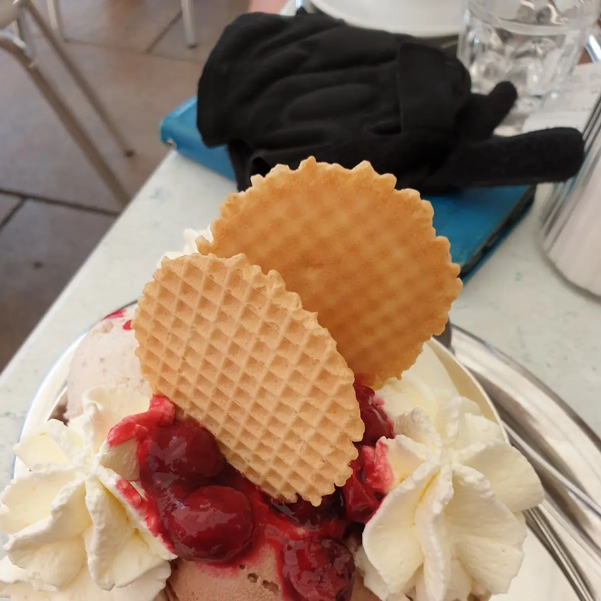 Eisbecher Mit Himbeeren