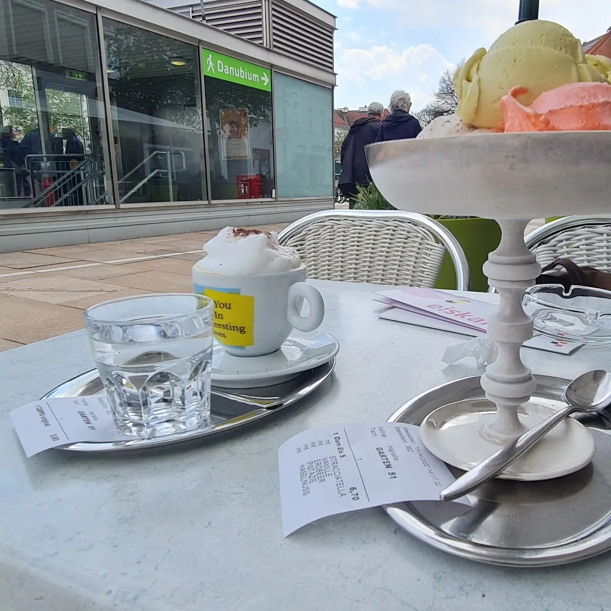 Gemischtes Eis Und Cappuccino