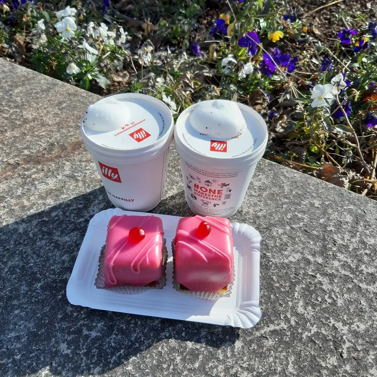 Punschkrapfen Mit Cappuccino